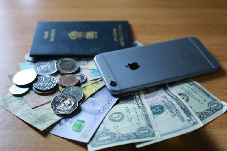 Photo "How to use financial apps to save more"