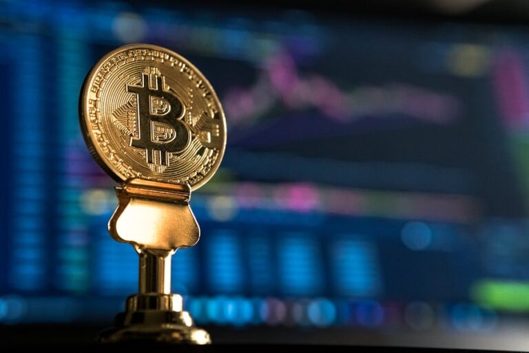 Photo "How to invest in cryptocurrencies without high risks"