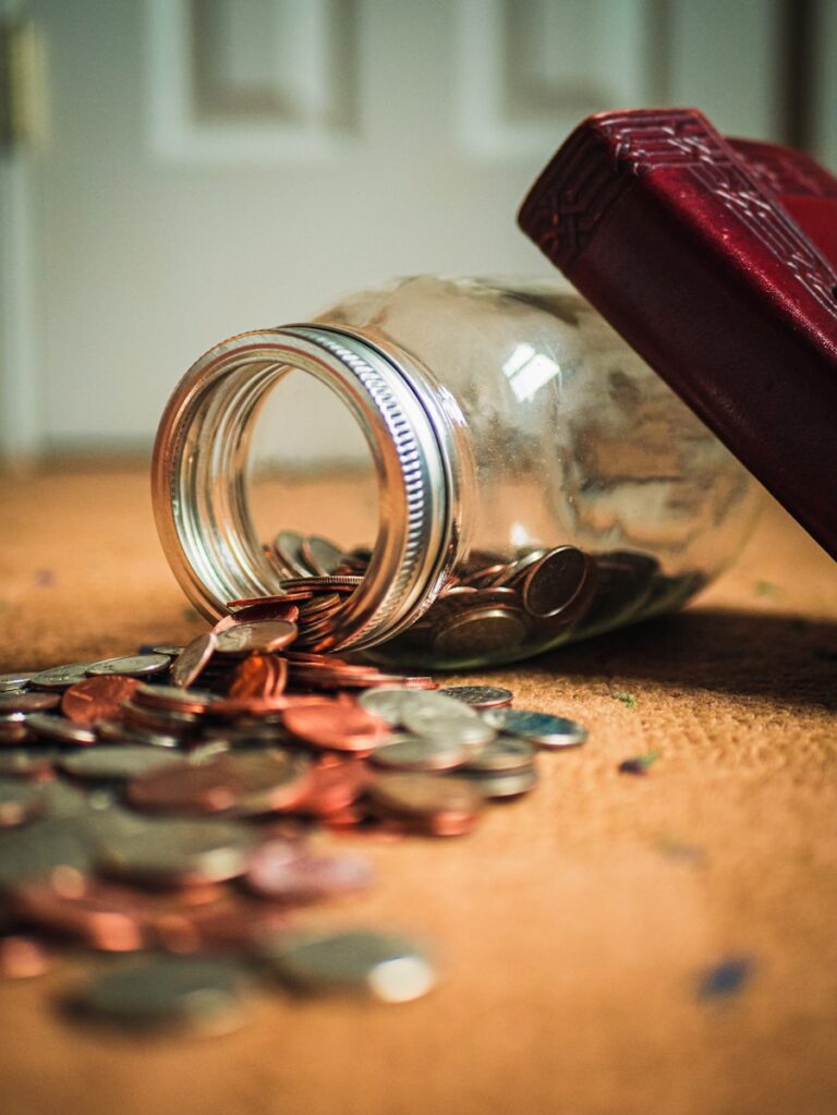 Photo "How to save money in the long term with the help of a savings account"