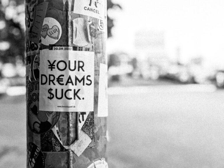 Photo "What does it mean when you dream that you are in a place where you have no control and what message does this type of dream convey?"