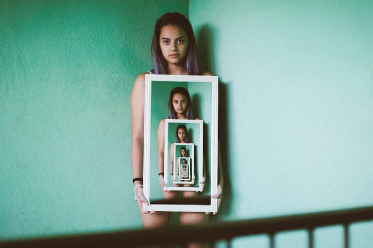 Photo "Dreams of broken mirrors: what they symbolize and what you need to learn from them"