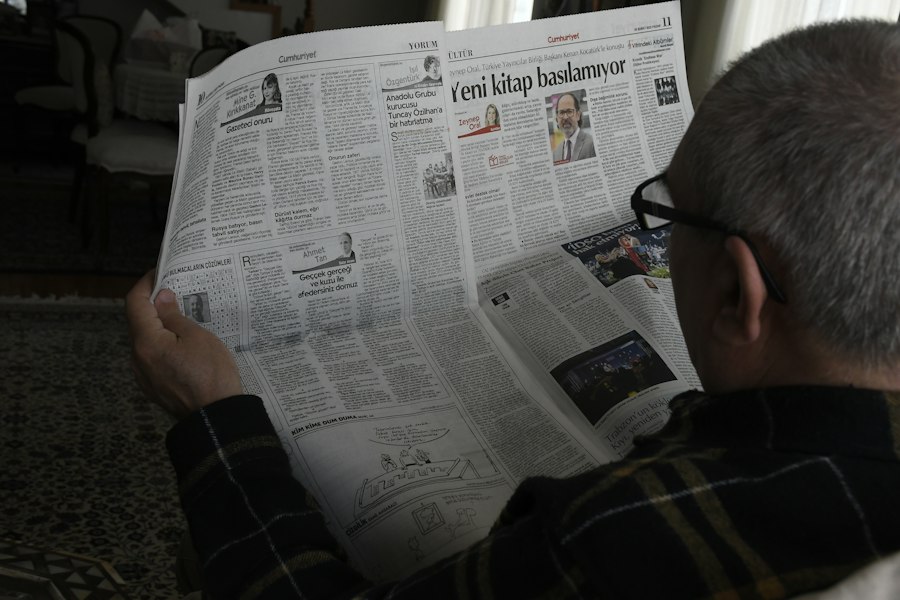 Photo how to read news correctly